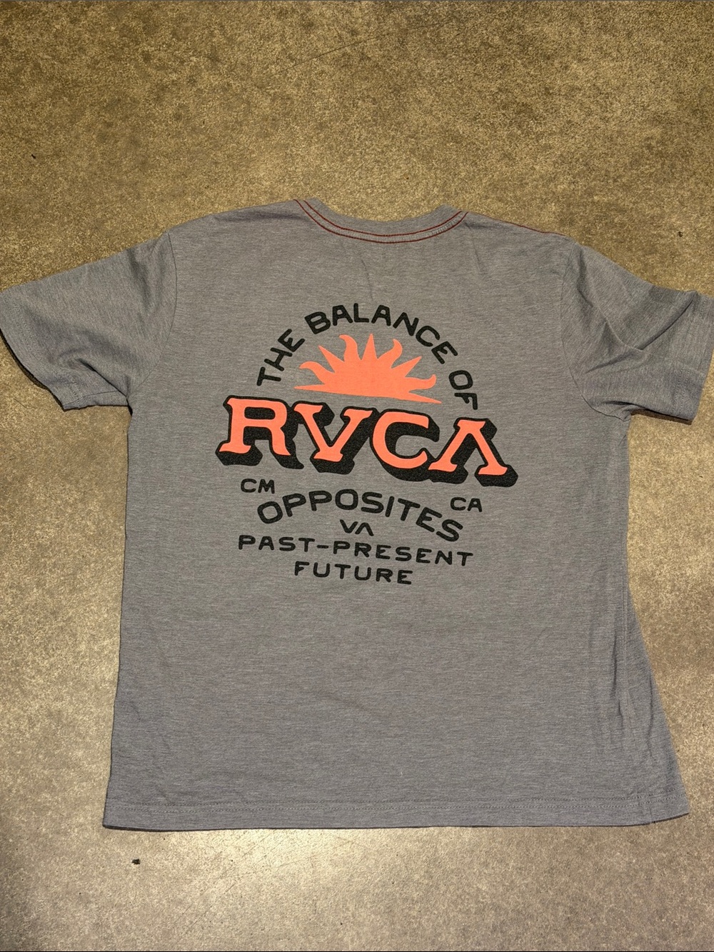 RVCA BOY’S FIT Gray Short-Sleeve Logo T-shirt ~ Large